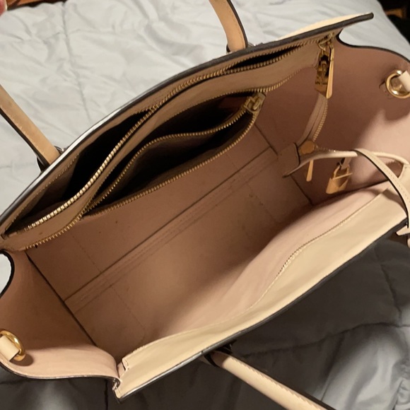 Michael Kors Purse large - Picture 3 of 3